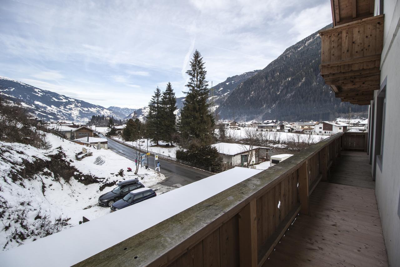 Two-Bedroom Apartment Balcony Mountain View,1588241252:JPEG